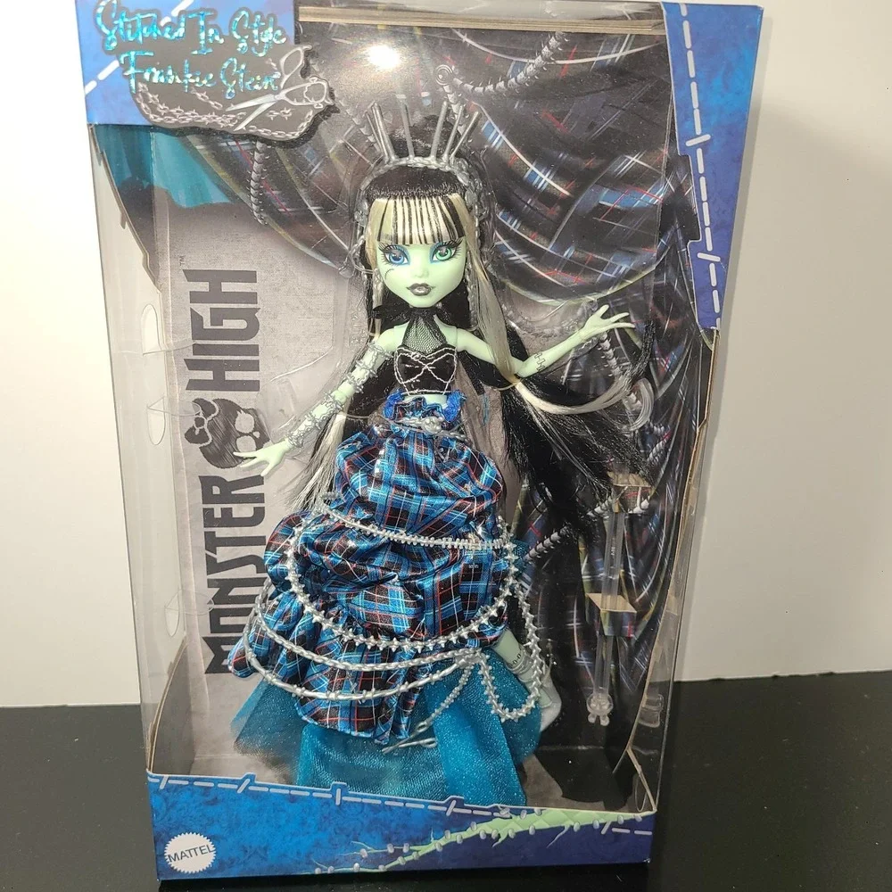 New Monster High Frankie Stein Doll HRL66 with Original Sculpt Stitched in Style